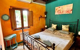 Turquoise Rose Apartment